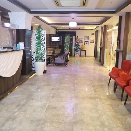 Genx Le Crescent Ghaziabad Otel Dış mekan fotoğraf