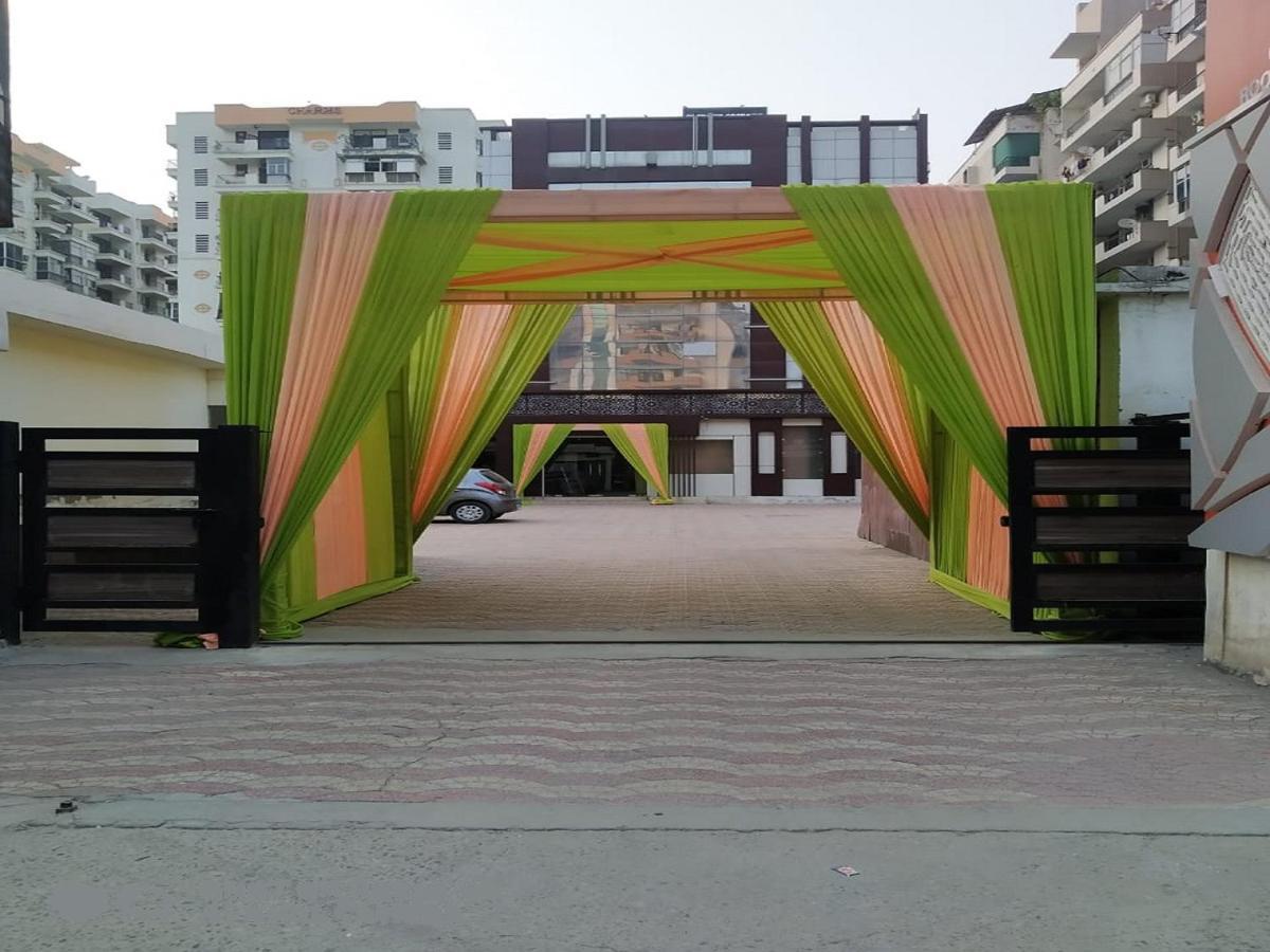Genx Le Crescent Ghaziabad Otel Dış mekan fotoğraf