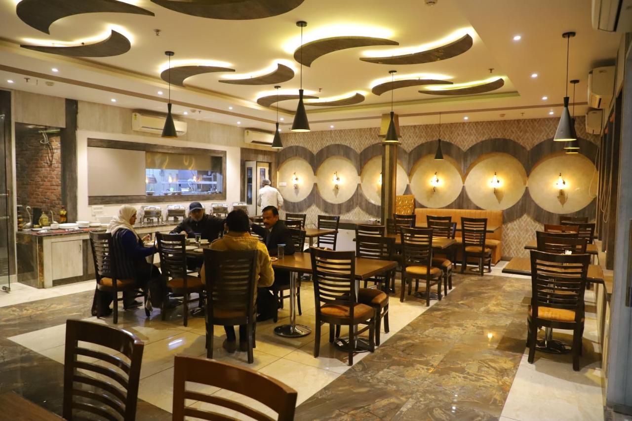 Genx Le Crescent Ghaziabad Otel Dış mekan fotoğraf