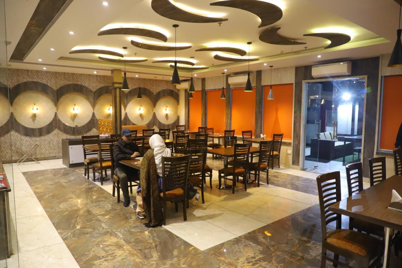 Genx Le Crescent Ghaziabad Otel Dış mekan fotoğraf