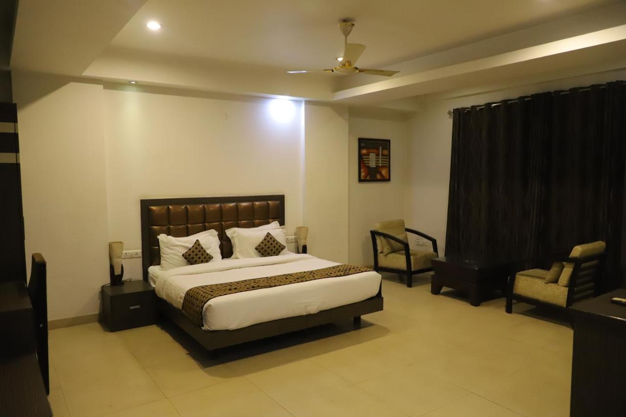 Genx Le Crescent Ghaziabad Otel Dış mekan fotoğraf
