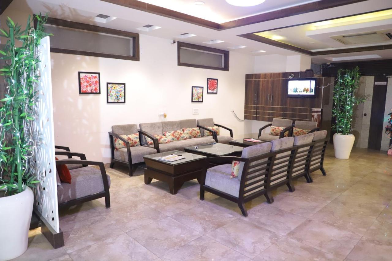 Genx Le Crescent Ghaziabad Otel Dış mekan fotoğraf