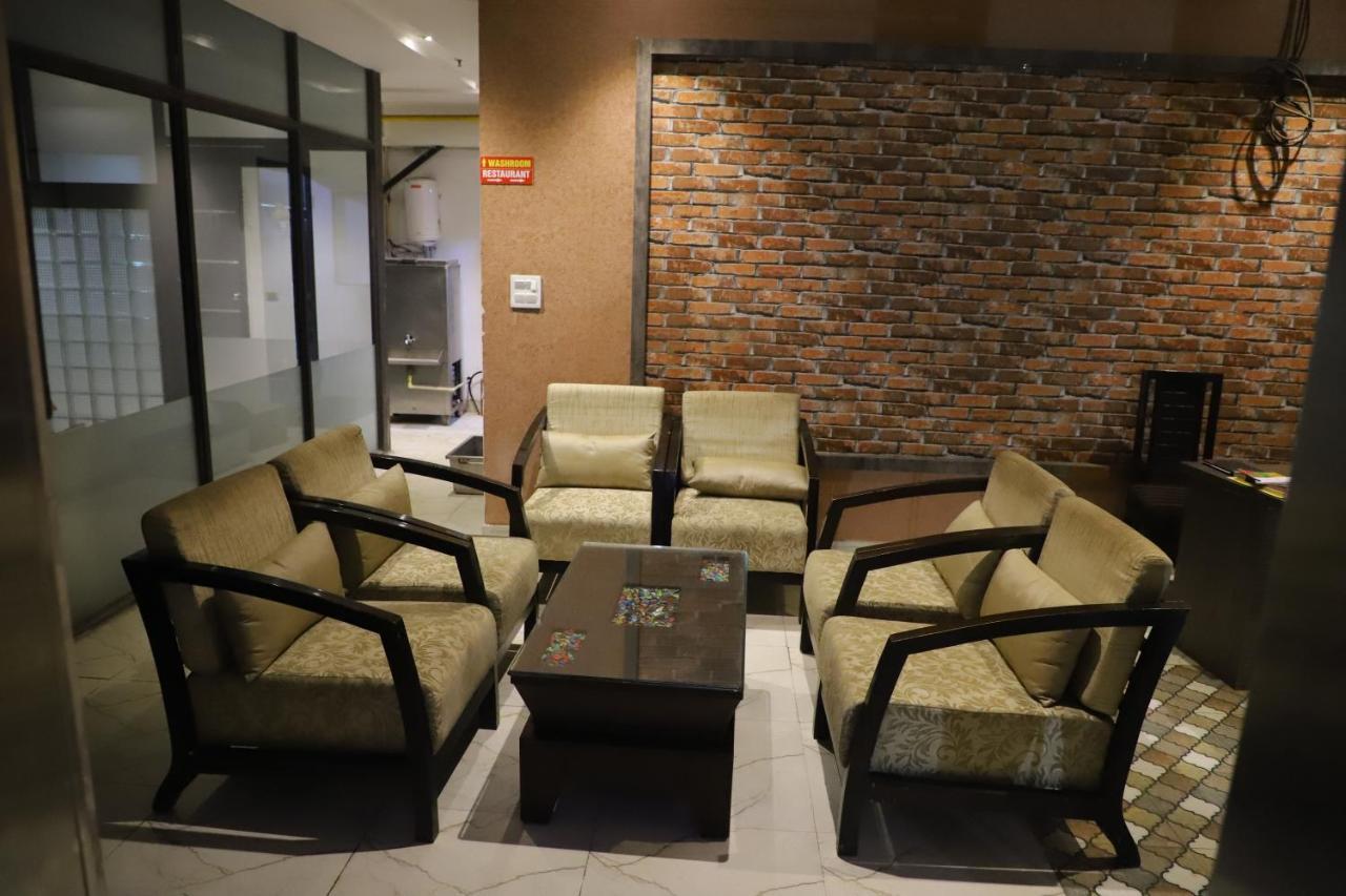 Genx Le Crescent Ghaziabad Otel Dış mekan fotoğraf