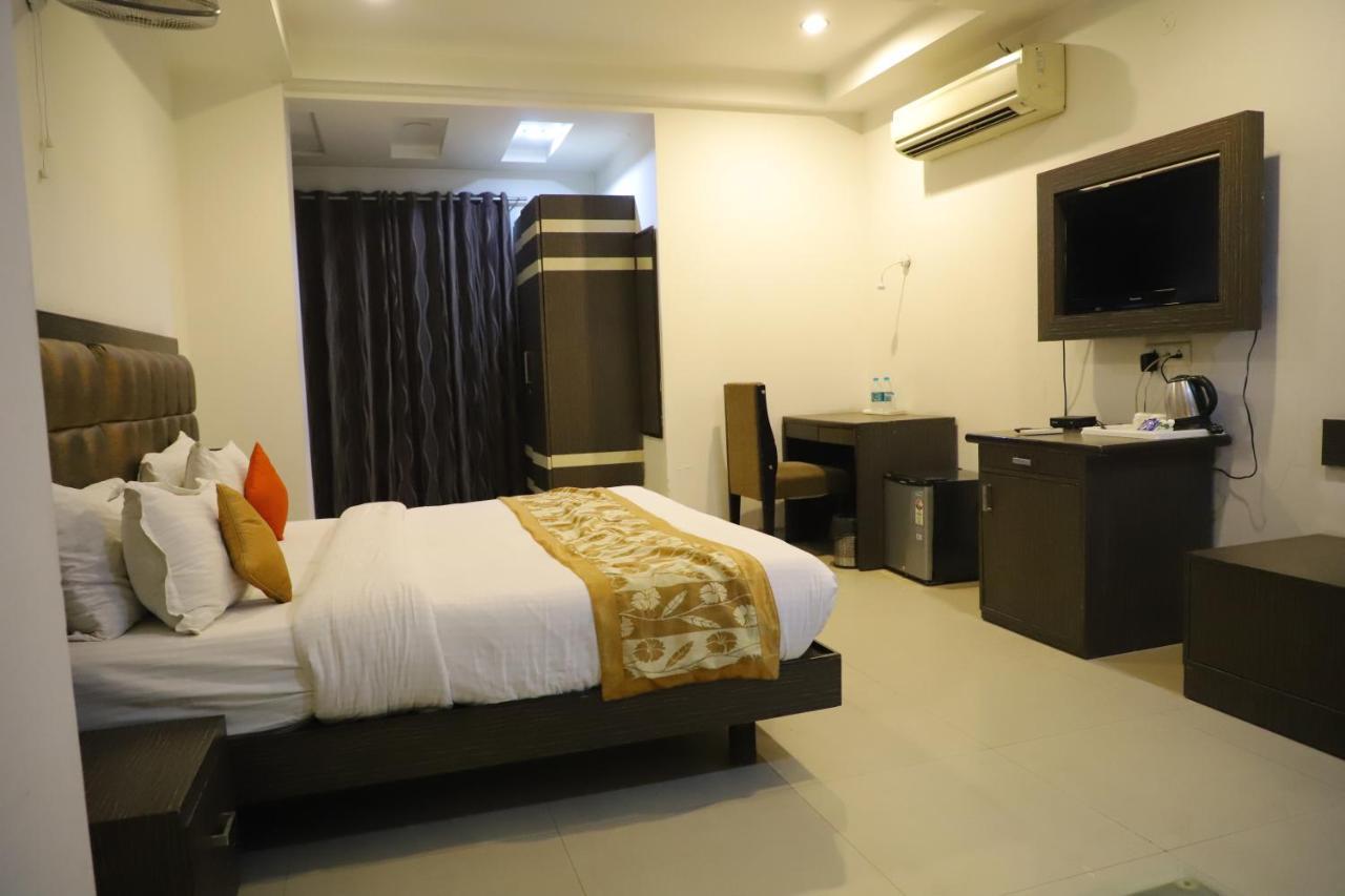 Genx Le Crescent Ghaziabad Otel Dış mekan fotoğraf