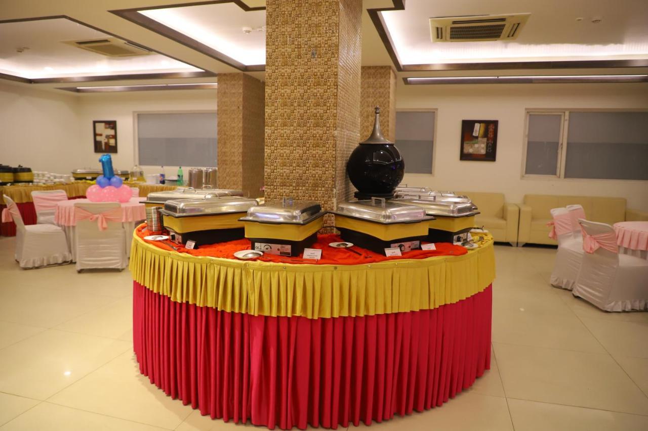 Genx Le Crescent Ghaziabad Otel Dış mekan fotoğraf