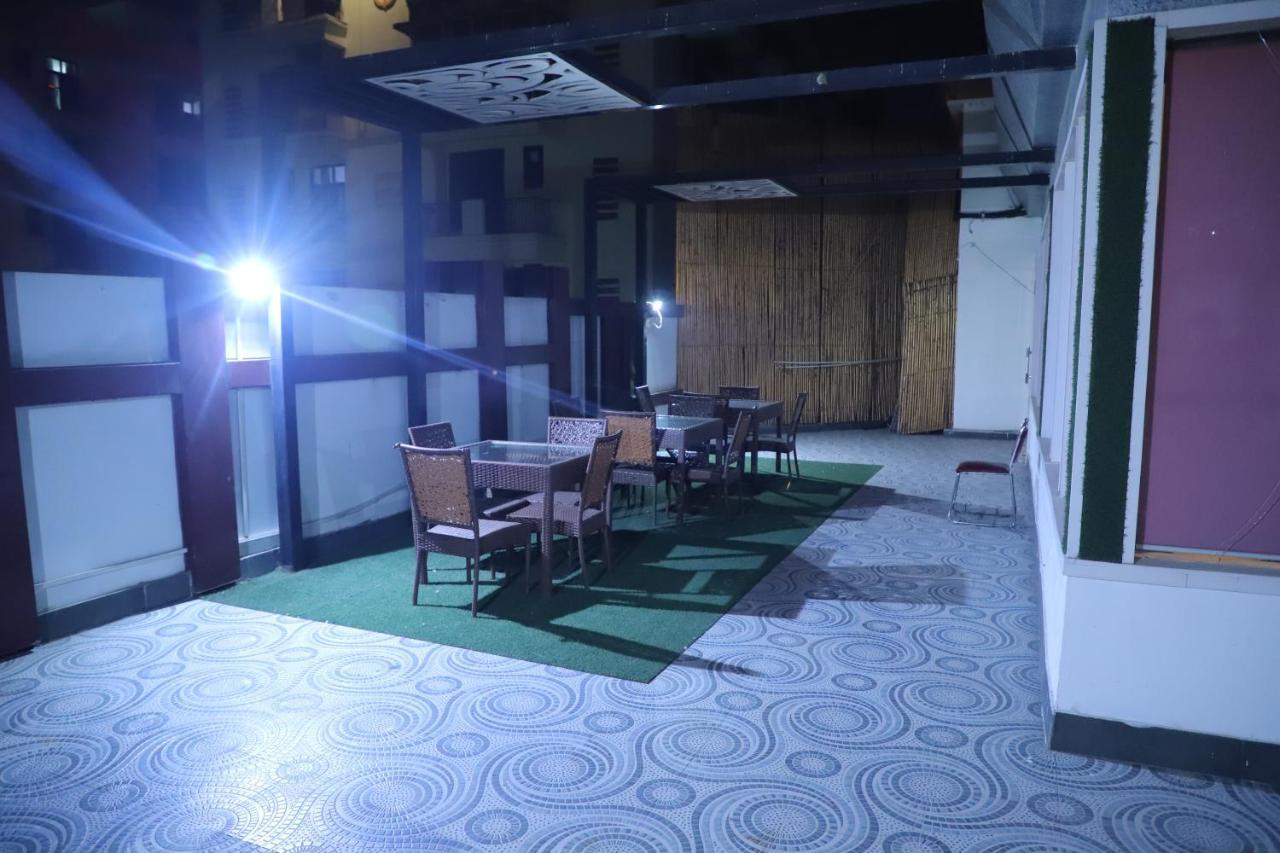 Genx Le Crescent Ghaziabad Otel Dış mekan fotoğraf