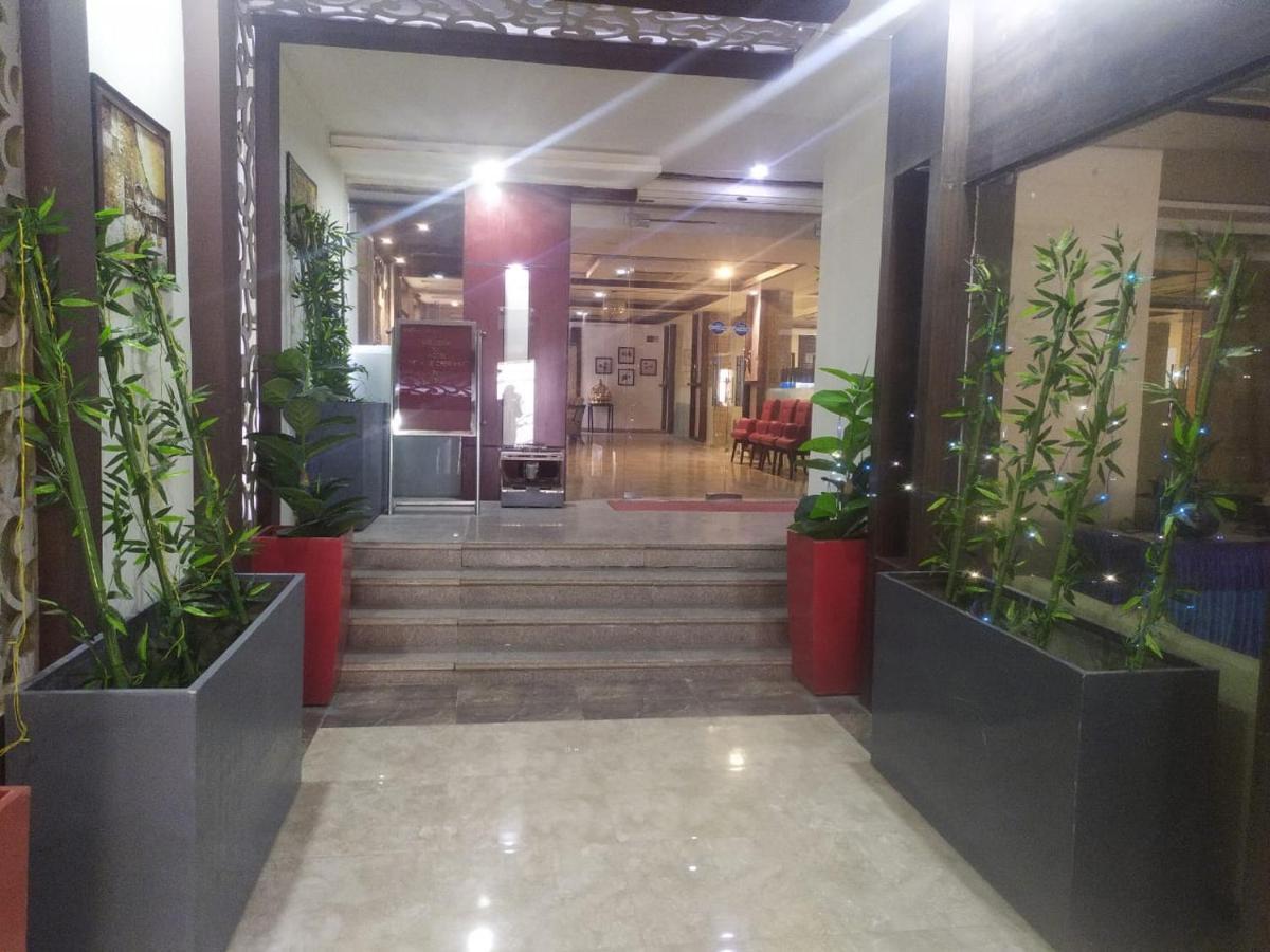Genx Le Crescent Ghaziabad Otel Dış mekan fotoğraf