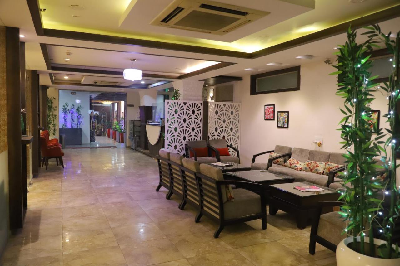Genx Le Crescent Ghaziabad Otel Dış mekan fotoğraf