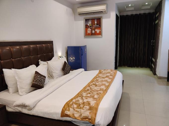 Genx Le Crescent Ghaziabad Otel Dış mekan fotoğraf
