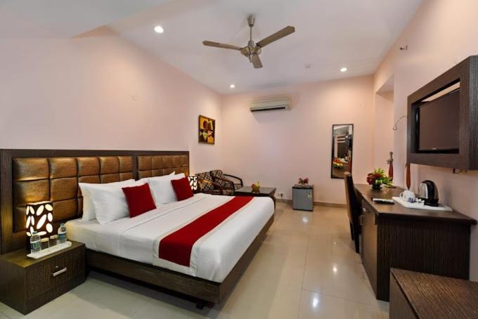 Genx Le Crescent Ghaziabad Otel Dış mekan fotoğraf