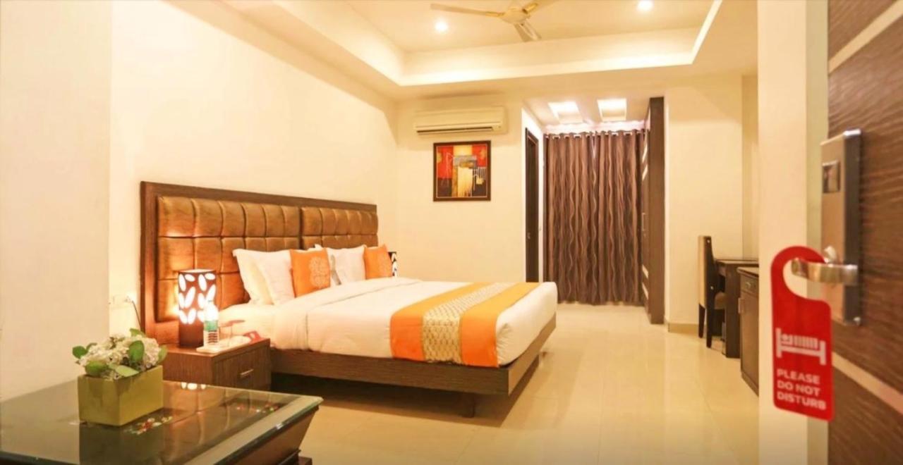 Genx Le Crescent Ghaziabad Otel Dış mekan fotoğraf