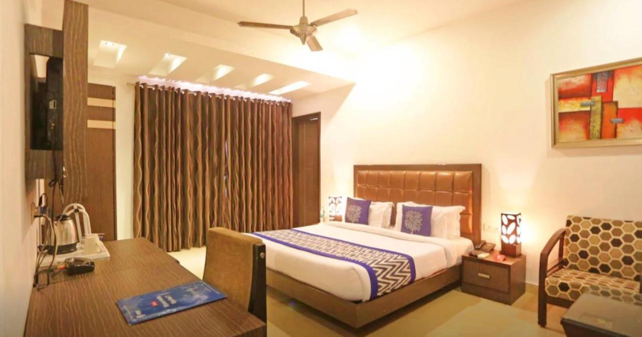 Genx Le Crescent Ghaziabad Otel Dış mekan fotoğraf