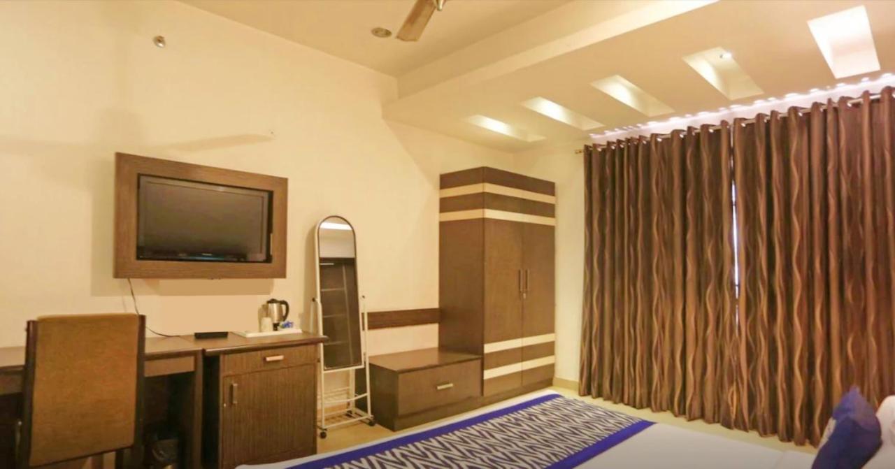Genx Le Crescent Ghaziabad Otel Dış mekan fotoğraf