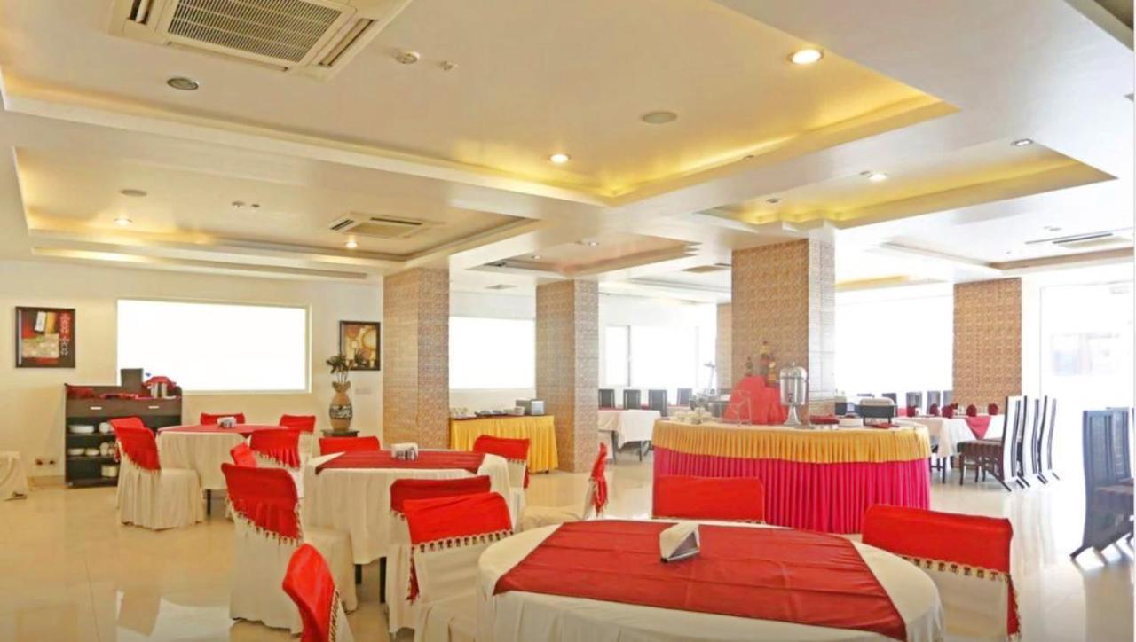 Genx Le Crescent Ghaziabad Otel Dış mekan fotoğraf